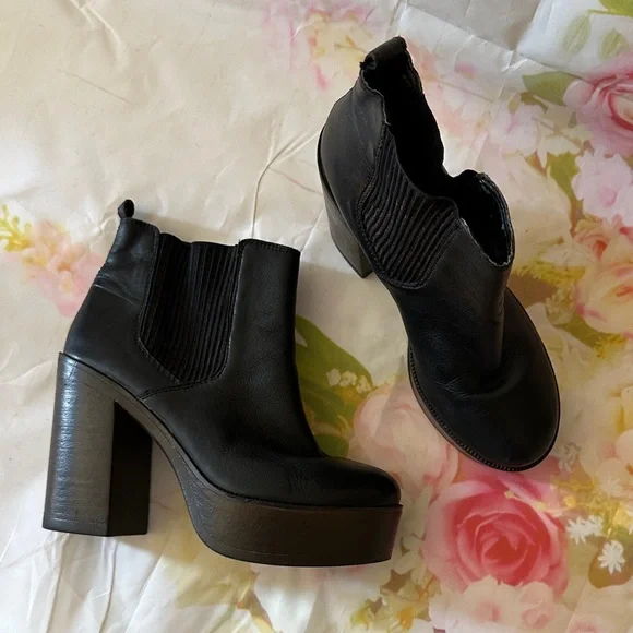 Steve Madden Black Ankle Boots - Picture 1 of 11